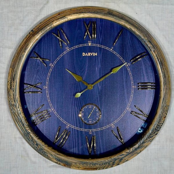 ساعت دیواری چوبی کلاسیک و لوکس داروین مدل 7304، دوموتوره با ثانیه‌شمار مستقل و اعداد رومی برجسته، سایز 70 سانت با 5 سال ضمانت